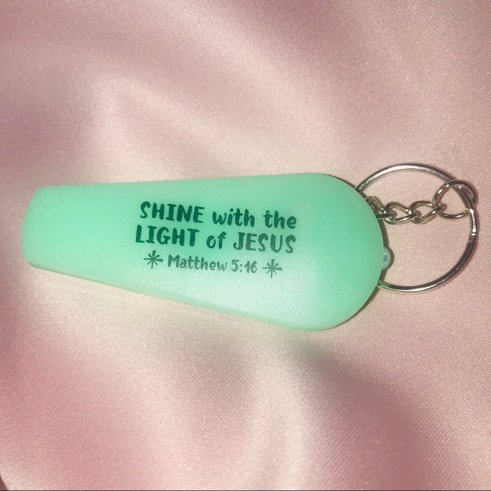 Shine with the light of Jesus keychain